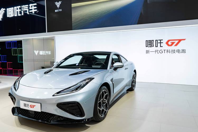 东莞259哪吒汽车在智能汽车领域的表现，领途汽车在新能源汽车市场中的影响力